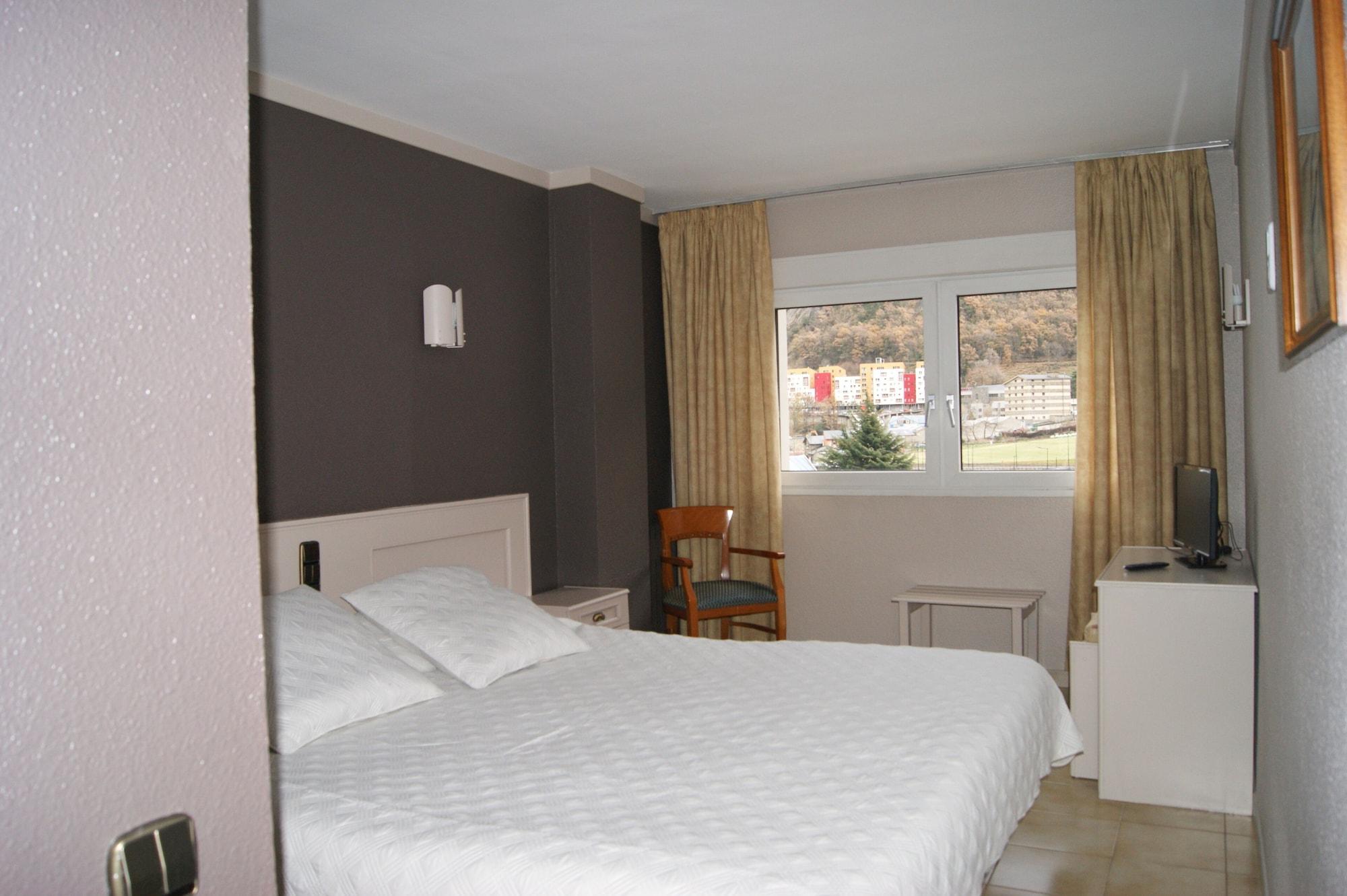Hotel Font Del Marge Andorra la Vella Buitenkant foto